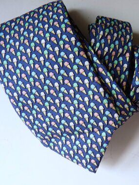 Vineyard Vines Icecream cones silk tie